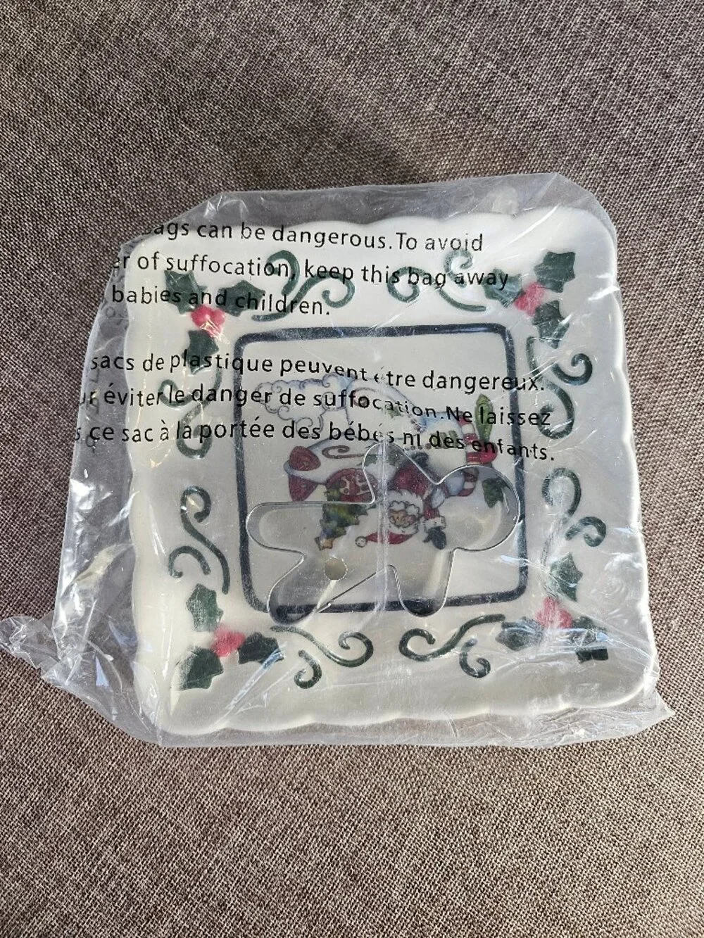 Cosmos Gifts Ceramic Christmas Santa Claus Plate With Metal Cookie Cutter Set